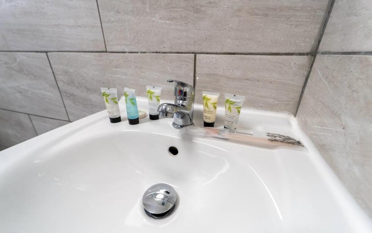 Staysa Equipped Studios Near Qe And Uob In Guesthouse Close To The City! 伯明翰 外观 照片