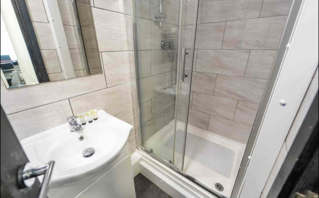 Staysa Equipped Studios Near Qe And Uob In Guesthouse Close To The City! 伯明翰 外观 照片
